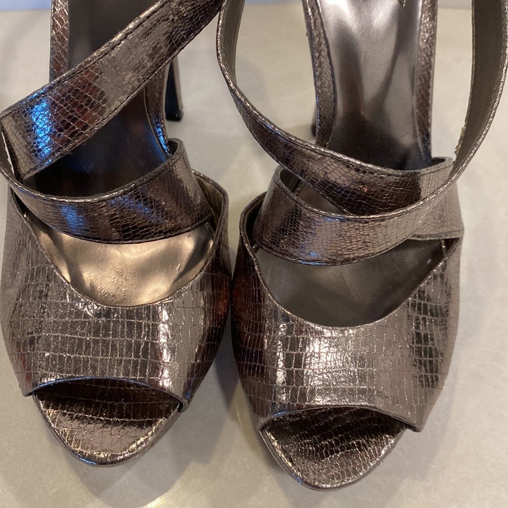 CARLOS SANTANA’S CALIENTE-PEWTER SNAKESKIN PRINT CRISSCROSS PLATFORM HEEL SZ 7.5 - Picture 7 of 16